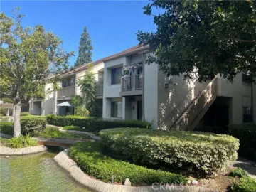 10530 N Lakeside Drive #G Photo