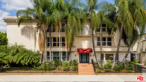 5301 Yarmouth Avenue #10 Photo