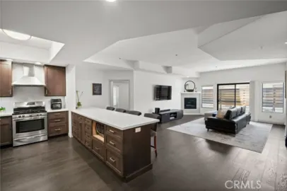 4477 Woodman Avenue #202 Photo