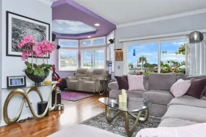 4455 Hazeltine #208 Photo