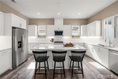 1423 W Cara Photo