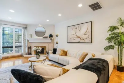 18102 Burbank Boulevard #29 Photo
