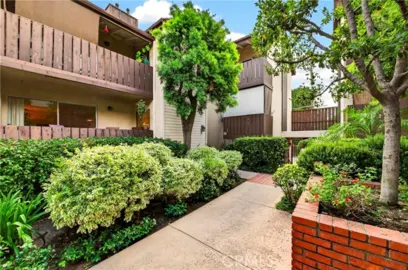 15020 Victory Boulevard #104 Photo