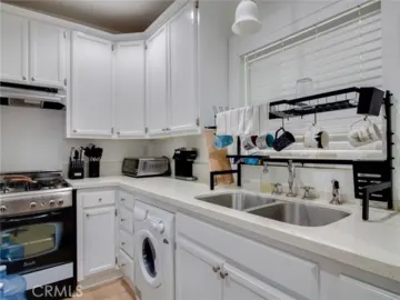 323 W 4th.   Unit 101 #101 Photo