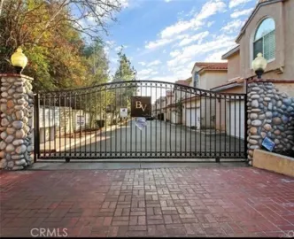 13775 Glenoaks #8 Photo