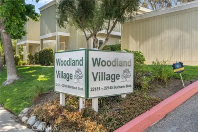 22133 Burbank Blvd #5 Photo