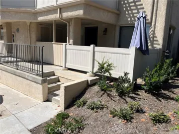 25652 Rimgate Photo