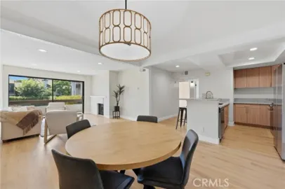 6275 Canoga #68 Photo