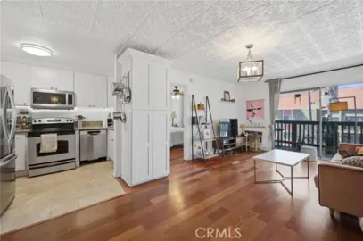 525 S Ardmore Avenue #320 Photo