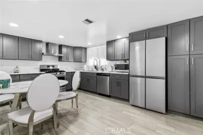8801 Cedros Avenue #7 Photo