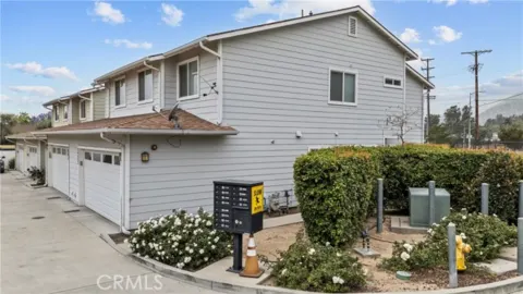 14552 Foothill Photo