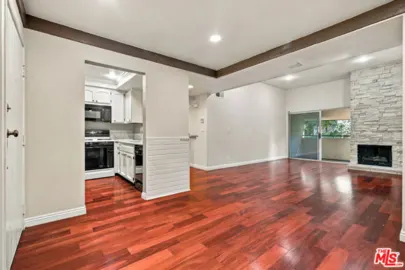 7800 Topanga Canyon Boulevard #322 Photo