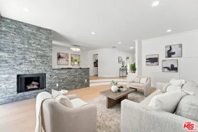 5243 Yarmouth Avenue #31 Photo
