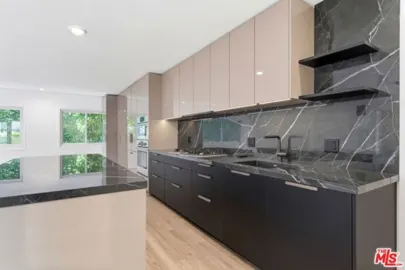 1233 N Laurel Avenue #109 Photo