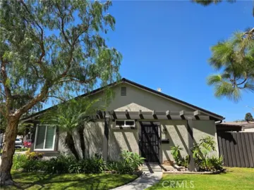 11043 Sherman Way Photo