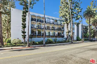 7560 Hollywood Boulevard #303 Photo