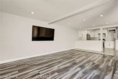 7924 Woodman Avenue #22 Photo