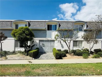 1725 Loma Avenue #6 Photo