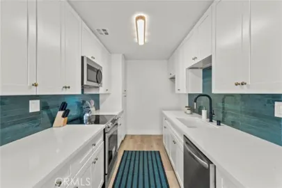 5400 Newcastle #12 Photo
