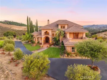 37654 Calle De Lobo Photo