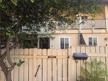 8105 Canby #4 Photo