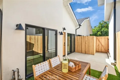 1604 N Kingsley listing photo