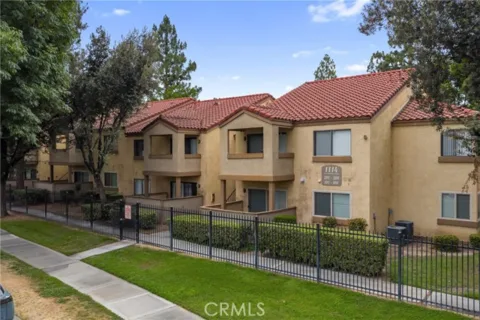 1114 W Blaine #204 listing photo