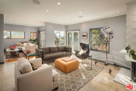 1133 N Clark Street #103 listing photo