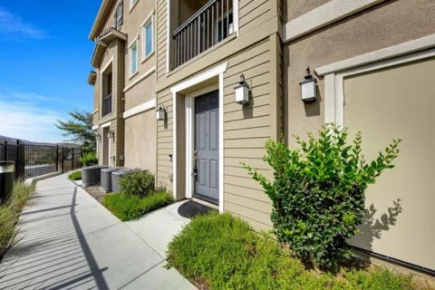 2708 Juniper Berry listing photo