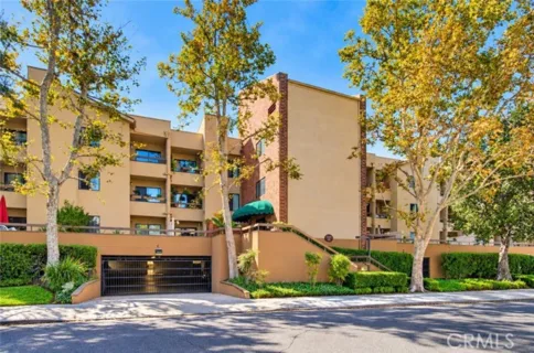 460 Oak Street #215 listing photo