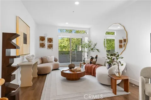 218 N El Molino Avenue #207 listing photo