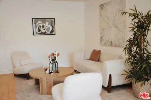 1328 Havenhurst Drive #202 listing photo