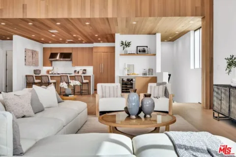 611 Broadway Street listing photo