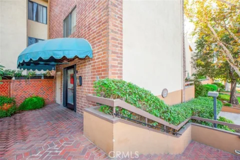 460 Oak Street #203 listing photo