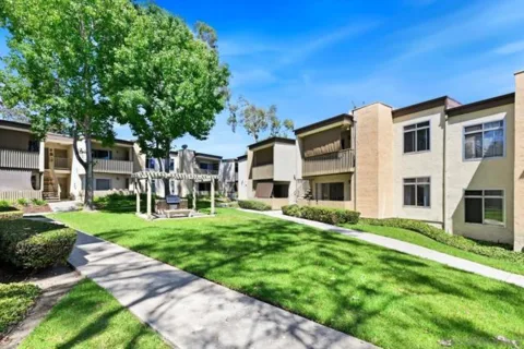 432 Edgehill Lane #145 listing photo
