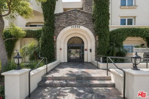 15206 Burbank Boulevard #116 listing photo