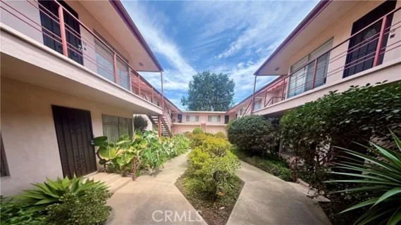 1001 French listing photo