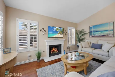 7 Emeraude listing photo