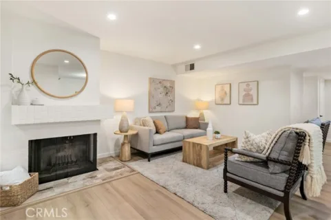 441 E San Jose #111 listing photo