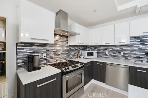 433 Pine Avenue #201 listing photo