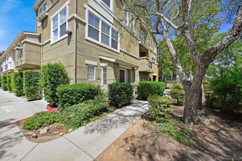 4611 Central Plaza listing photo