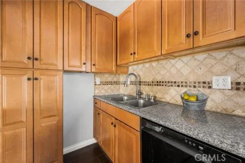 473 E 1st listing photo