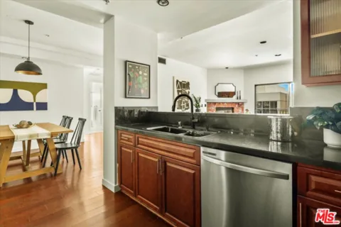 417 S Westmoreland Avenue #404 listing photo