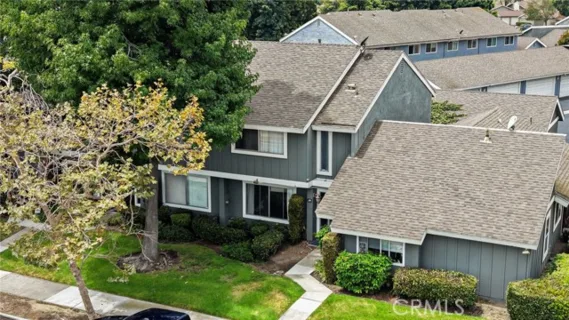 209 Fredricks listing photo