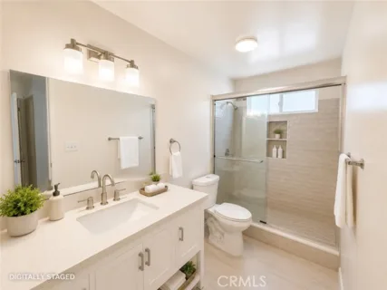 1000 W Macarthur listing photo