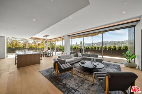 8899 Beverly Boulevard #4A listing photo