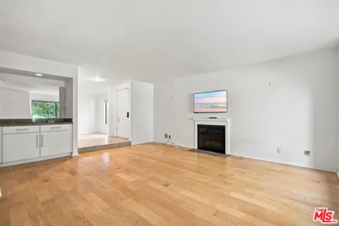 285 Rosemont Avenue listing photo