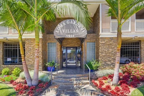 1355 Loma Avenue #311 listing photo