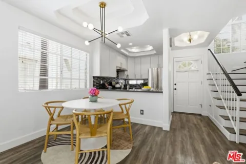 11110 Camarillo Street #122 listing photo