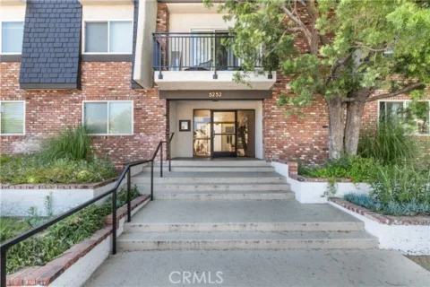 5252 Coldwater Canyon listing photo